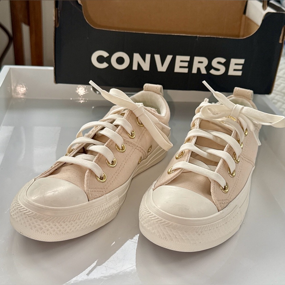 Converse Chuck Taylor All Star Madison Sneakers - Size 5 1/2 - BRAND NEW